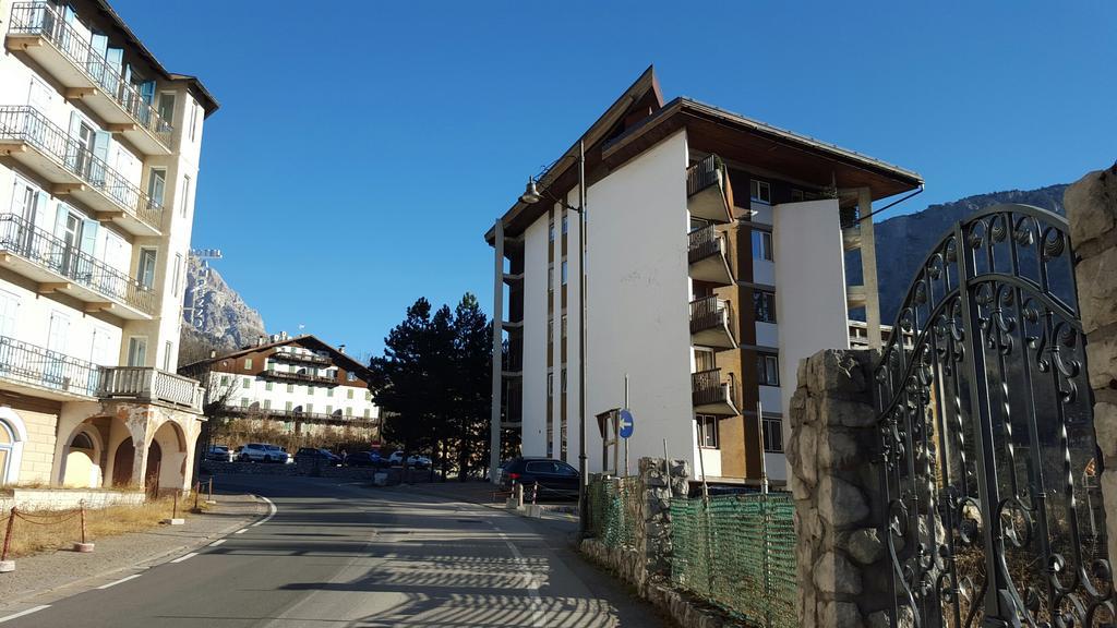 Supermountainski Cortina 科尔蒂纳丹佩佐 外观 照片